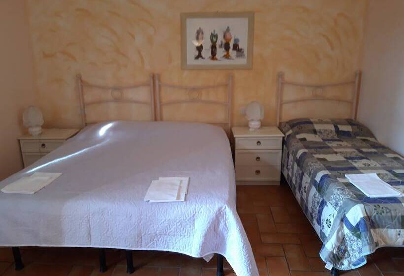 חדר סטנדרטי לשלושה עם נוף, Affitta Camere San Miniato