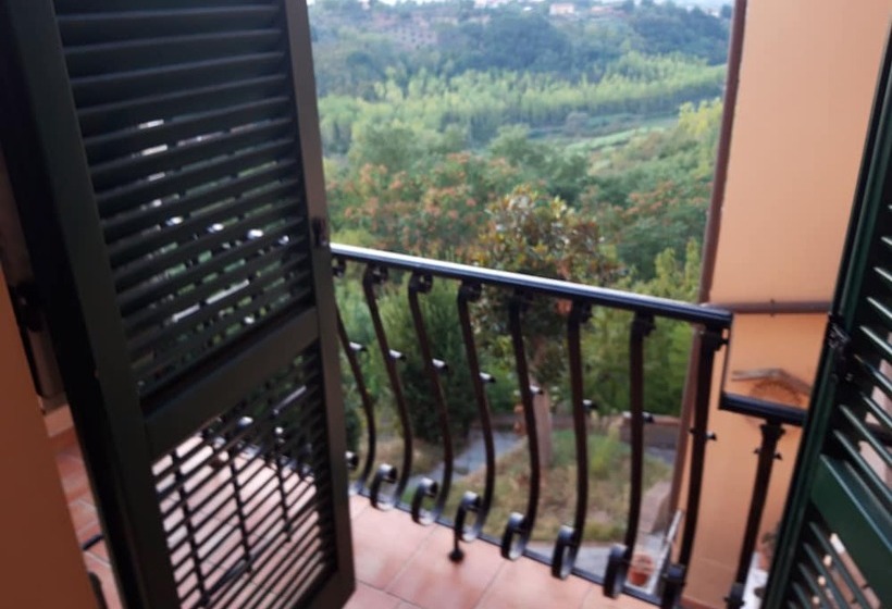 חדר סטנדרטי לשלושה עם נוף, Affitta Camere San Miniato