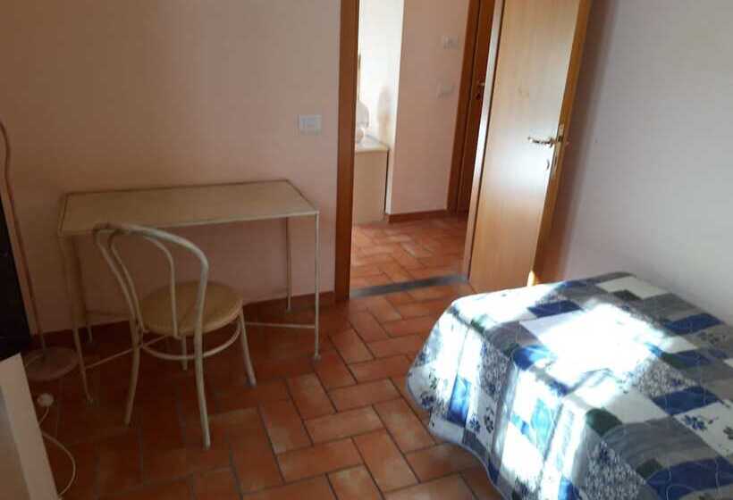 غرفة قياسية ثلاثية, Affitta Camere San Miniato