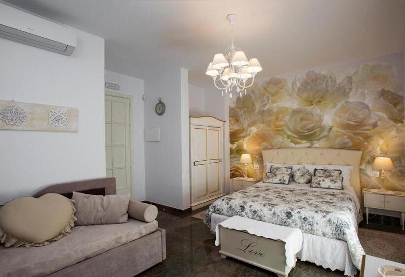 חדר סטנדרט לשלושה עם נוף לבריכה, B&b Blanc Maison Etna Relais & Charme