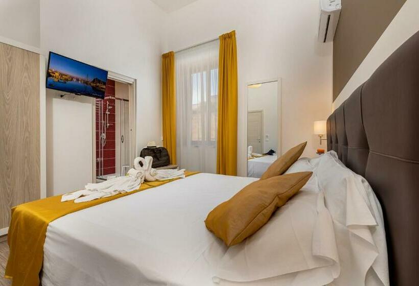 חדר קומפורט לשלושה, Blueeyes