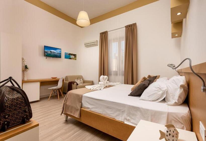 חדר קומפורט לשלושה, Blueeyes