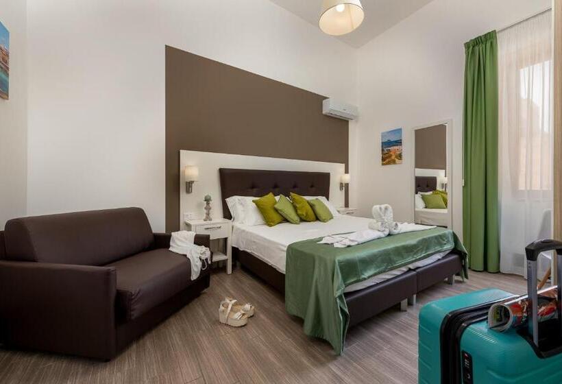 חדר קומפורט לשלושה, Blueeyes