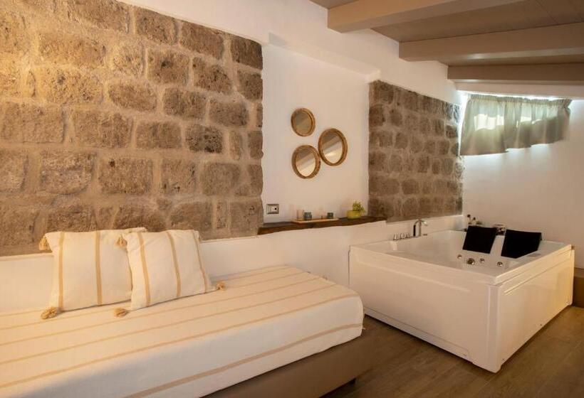 سوییت لوکس, La Chiaja Art&relais