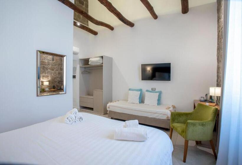 اتاق لوکس, La Chiaja Art&relais