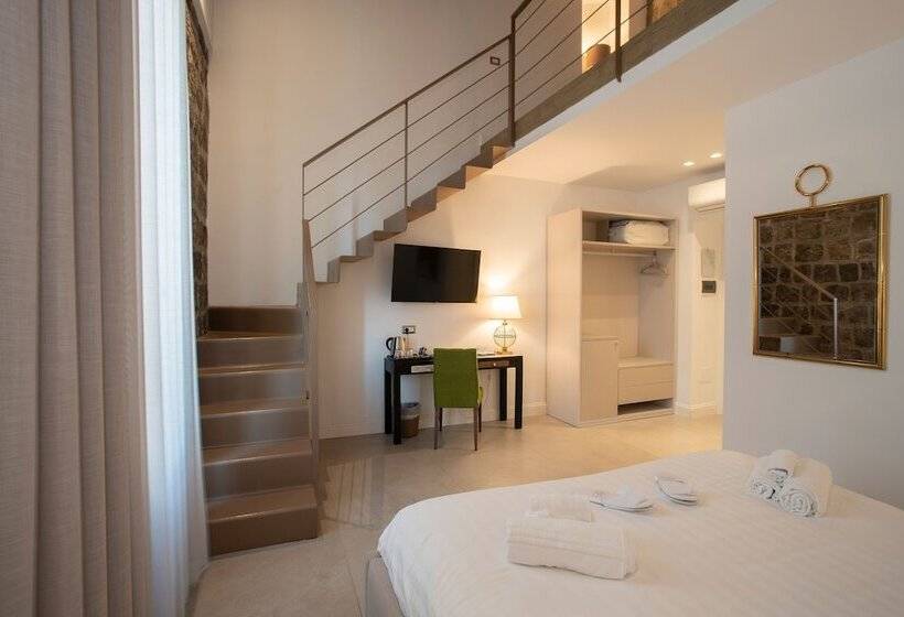 سوییت لوکس, La Chiaja Art&relais