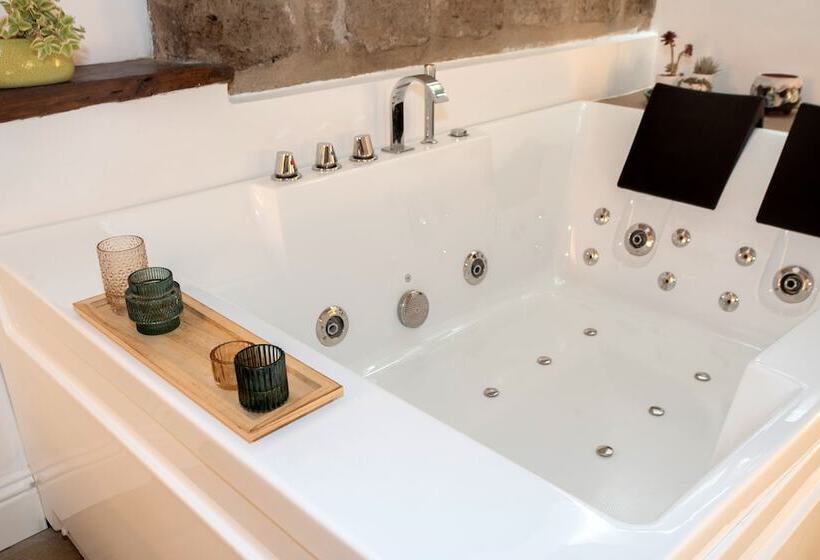 سوییت لوکس, La Chiaja Art&relais