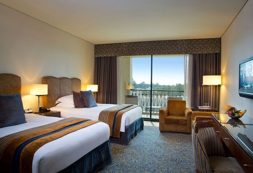 اتاق استاندارد با چشمانداز استخر, Al Ain Rotana