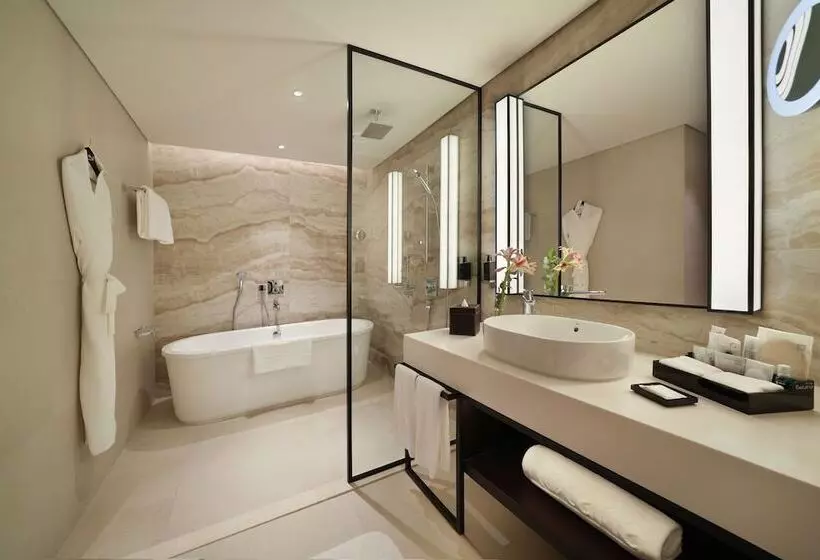 سوییت, Al Ain Rotana