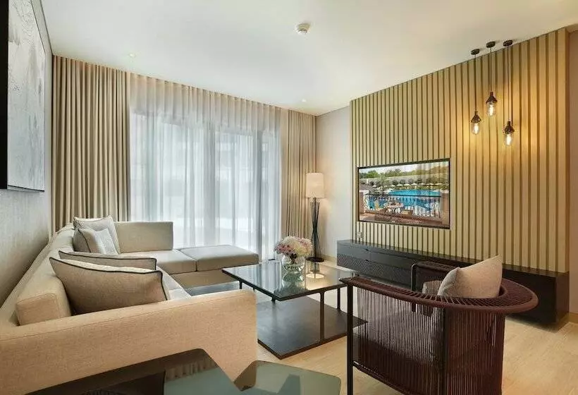 کلبه ییلاقی, Al Ain Rotana