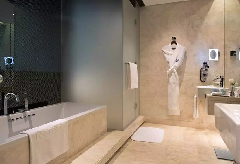 سوییت, Al Ain Rotana
