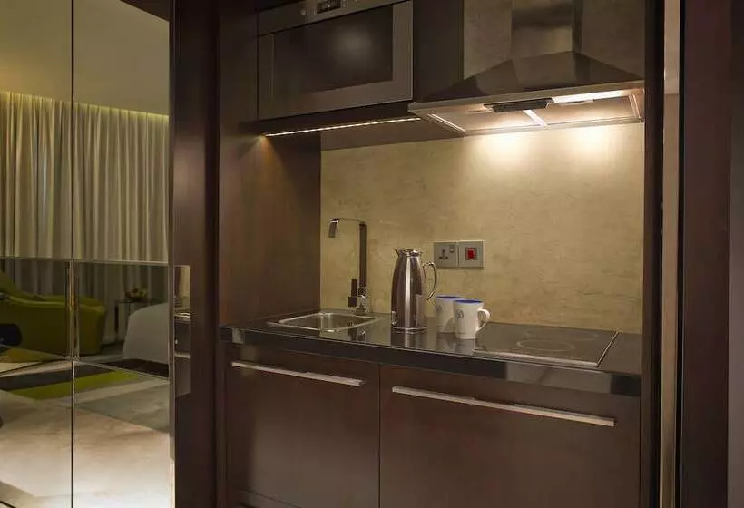 سوییت, Al Ain Rotana