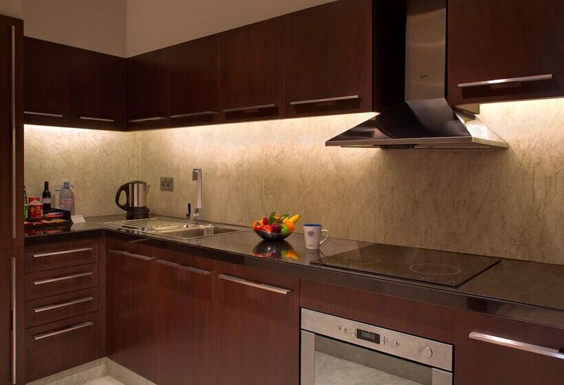 سوییت, Al Ain Rotana