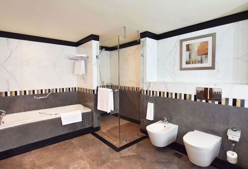 سوییت, Al Ain Rotana