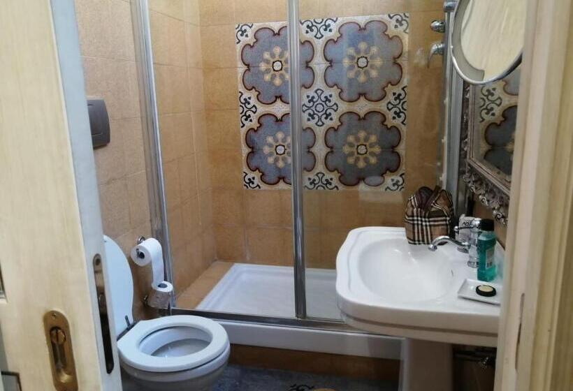 חדר אקונומי, Aventino