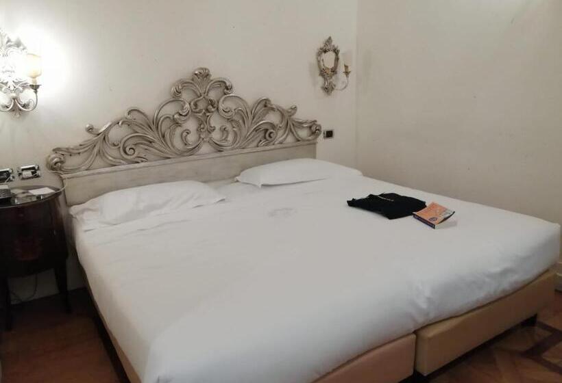 חדר אקונומי, Aventino