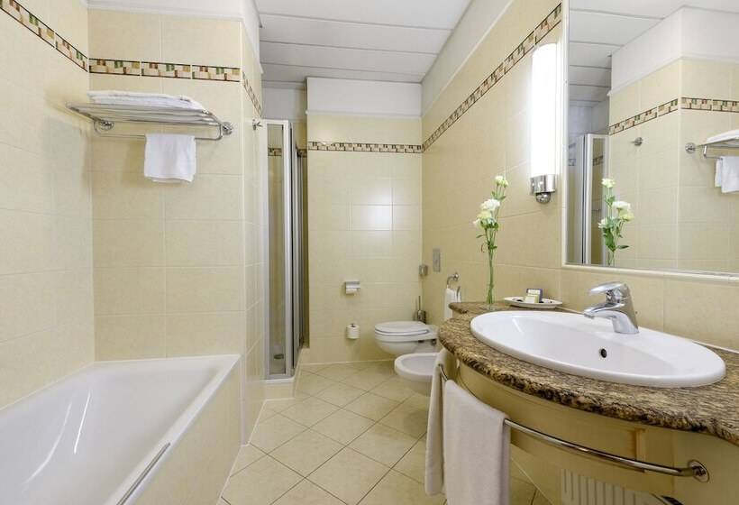 جناح جونيور, Danubius Hotel Astoria City Center