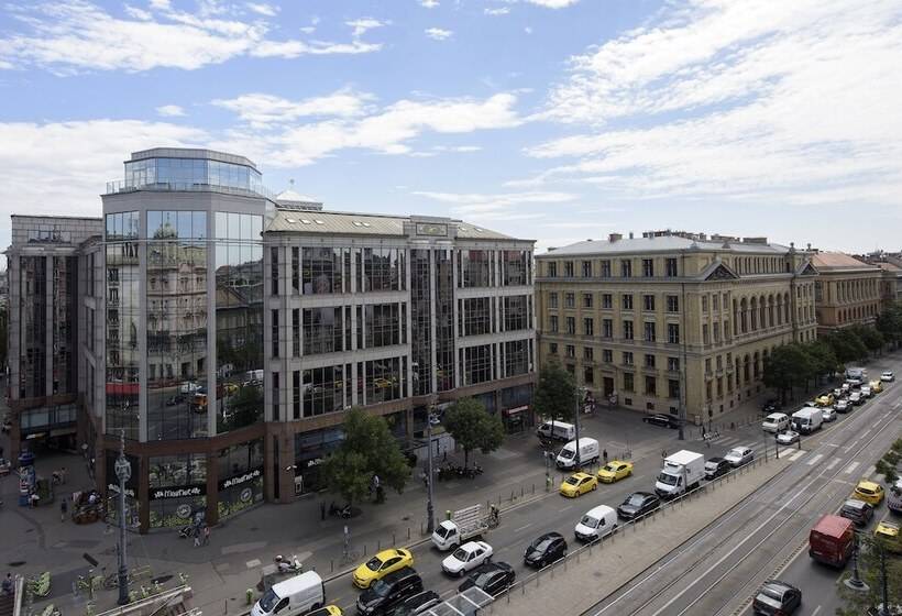 جناح جونيور, Danubius Hotel Astoria City Center