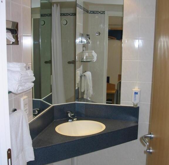 اتاق استاندارد یک نفره, Holiday Inn Express Geneva Airport, An Ihg