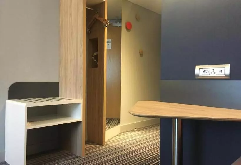اتاق استاندارد یک نفره, Holiday Inn Express Geneva Airport, An Ihg