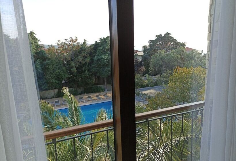 デラックススイート, Iris Hotel & Spa