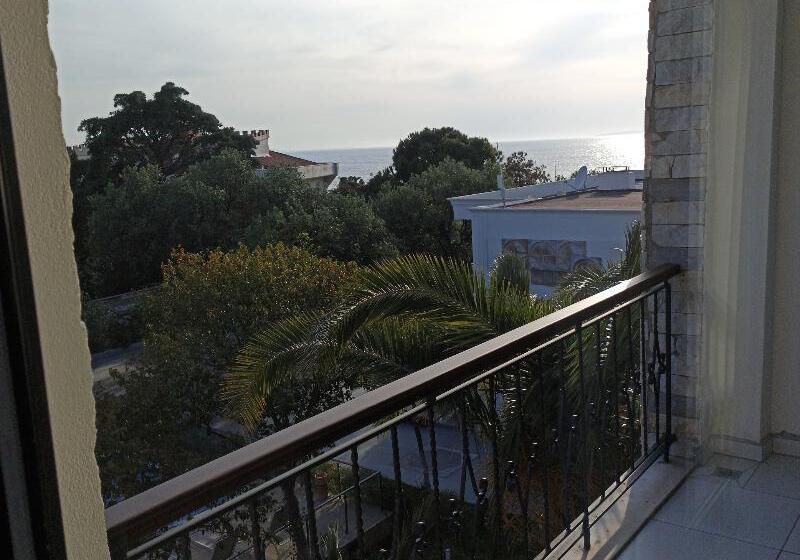 デラックススイート, Iris Hotel & Spa