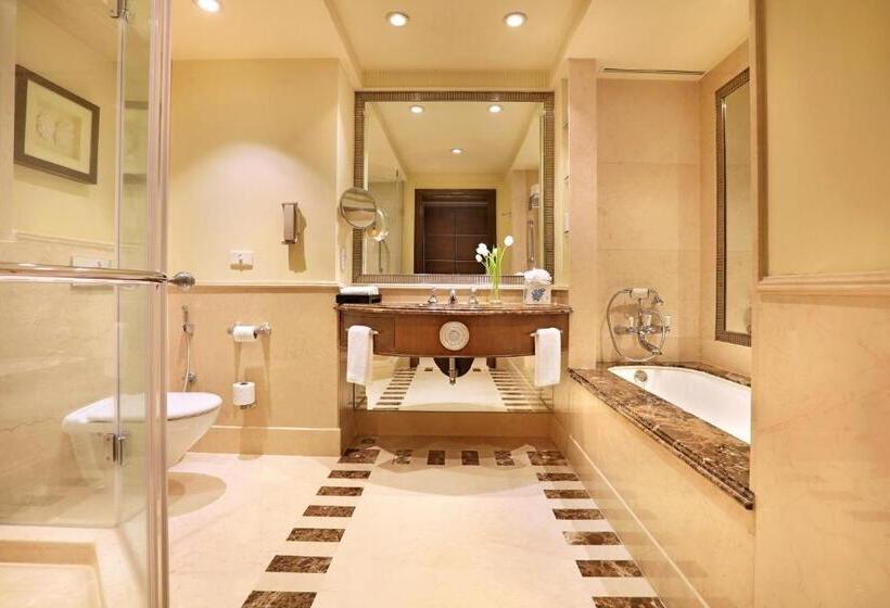 اتاق کلاب, Itc Maratha, A Luxury Collection Hotel, Mumbai