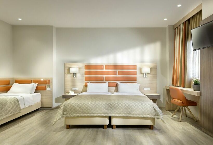 四人标准间, Jason Inn