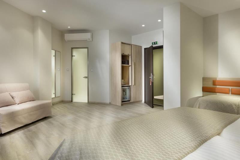 四人标准间, Jason Inn