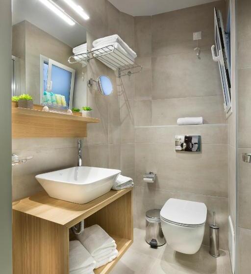 标准单人间, Jason Inn