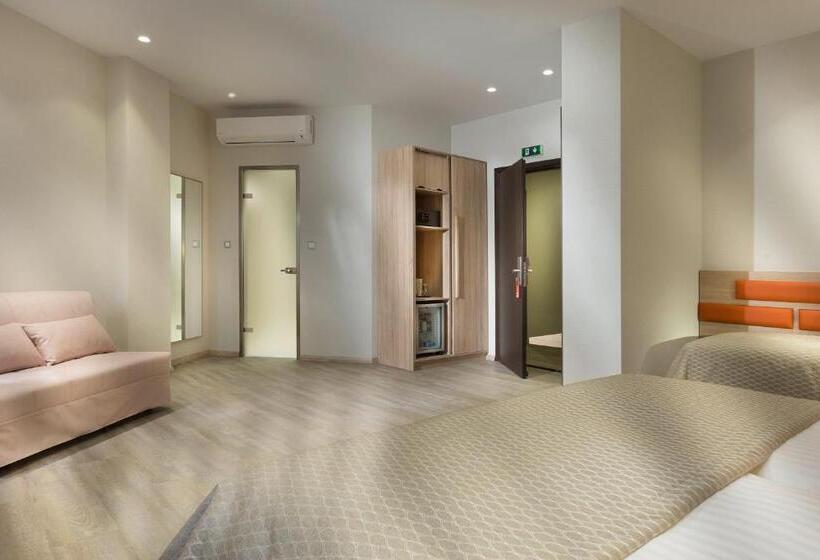 四人标准间, Jason Inn