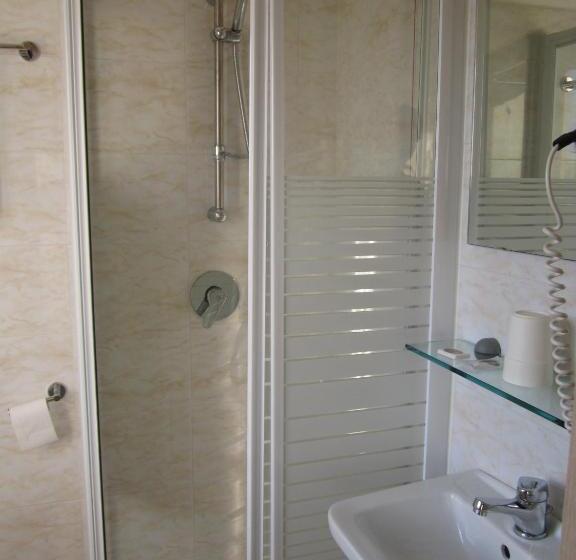 اتاق استاندارد یک نفره, Marchina