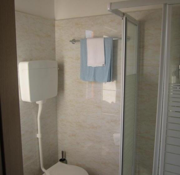 اتاق استاندارد یک نفره, Marchina