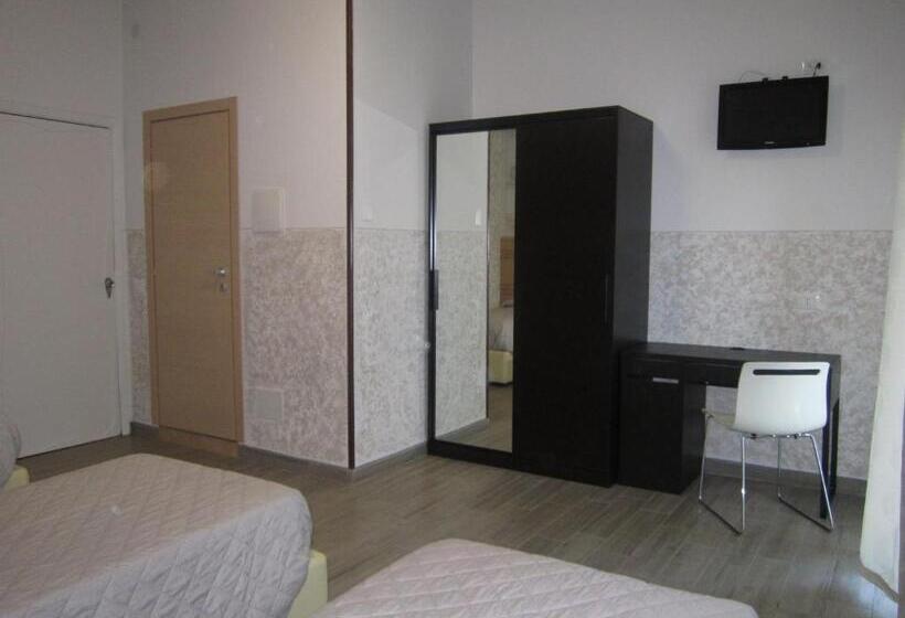 اتاق استاندارد سه نفره, Marchina