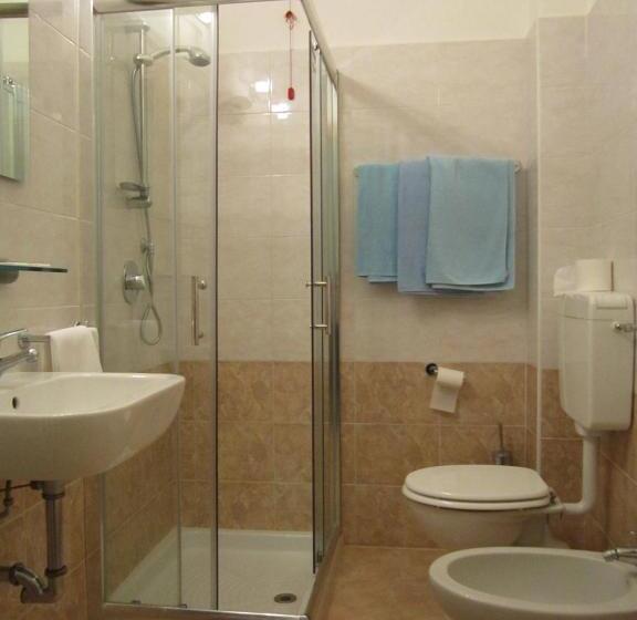 اتاق استاندارد چهار تخته, Marchina