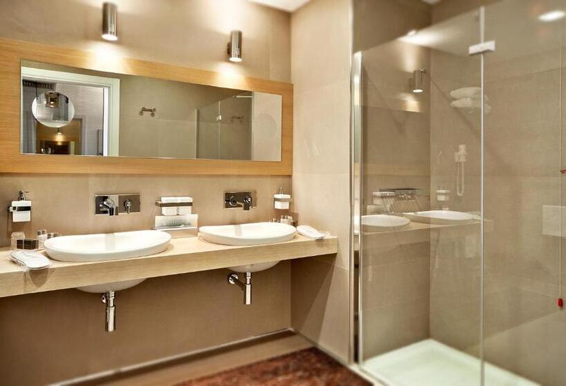 סוויטת ג'וניור סופריור, Mediterraneo Palace