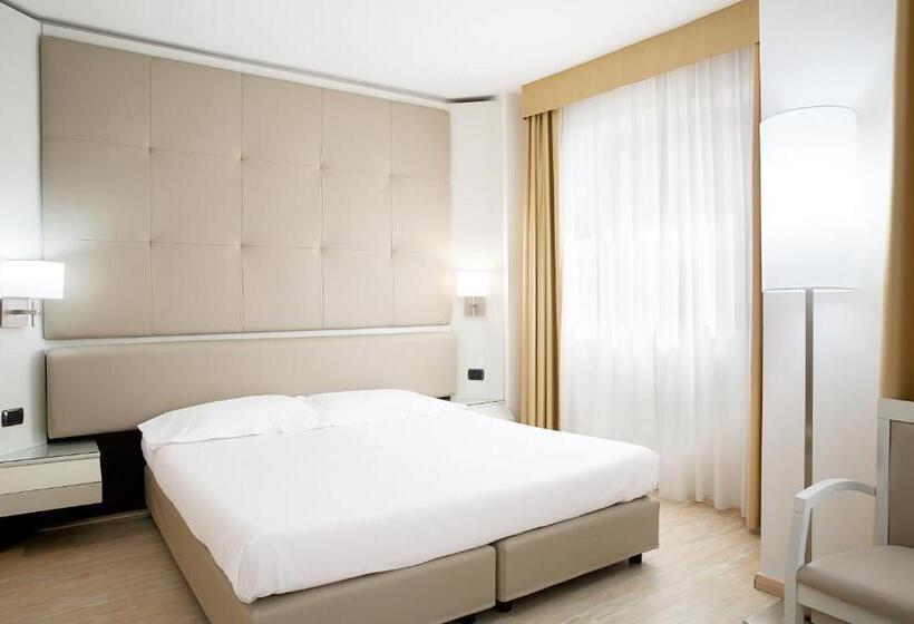 חדר קלאסי לארבעה, Mediterraneo Palace