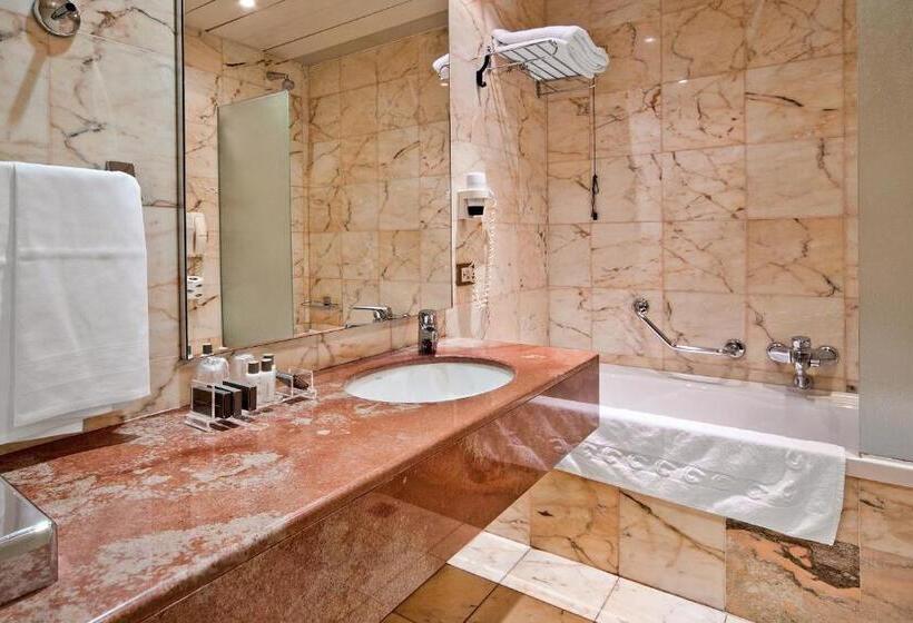 חדר קלאסי לארבעה, Mediterraneo Palace