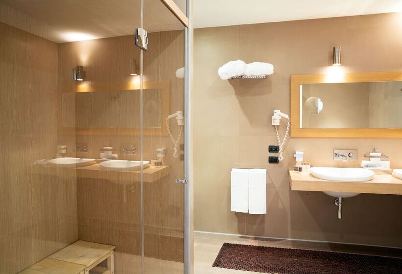 סוויטה, Mediterraneo Palace