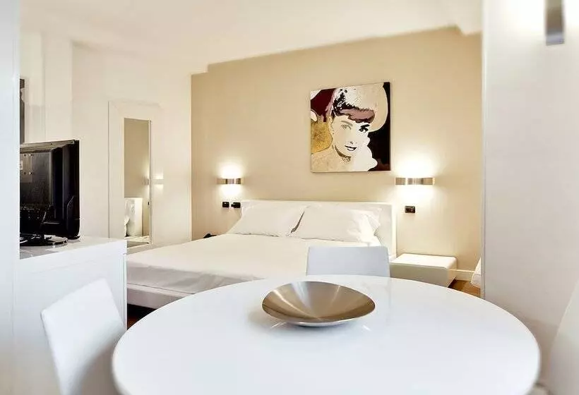 スイート, Mediterraneo Palace