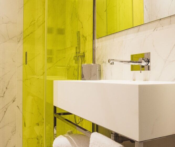 Quarto deluxe, Milu Florence