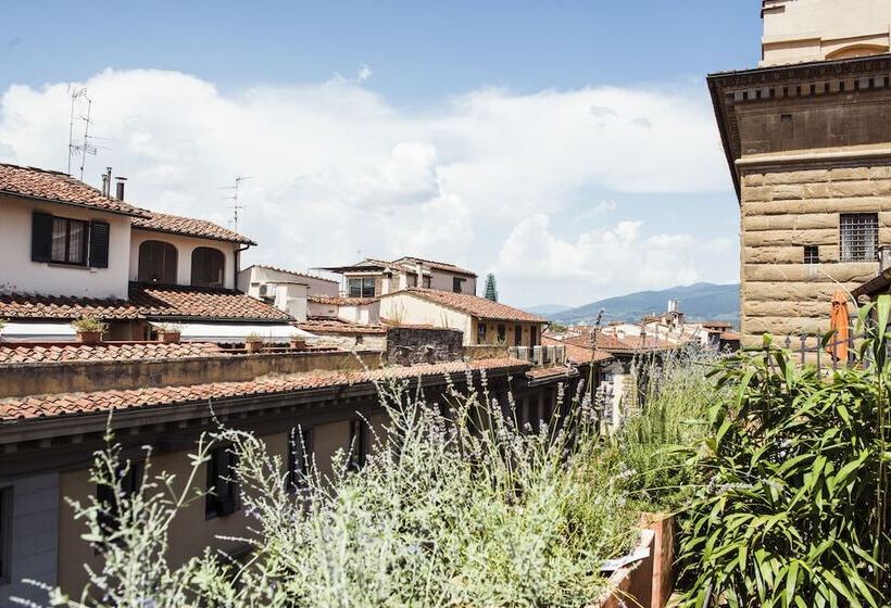 Quarto Deluxe com Balcão, Milu Florence