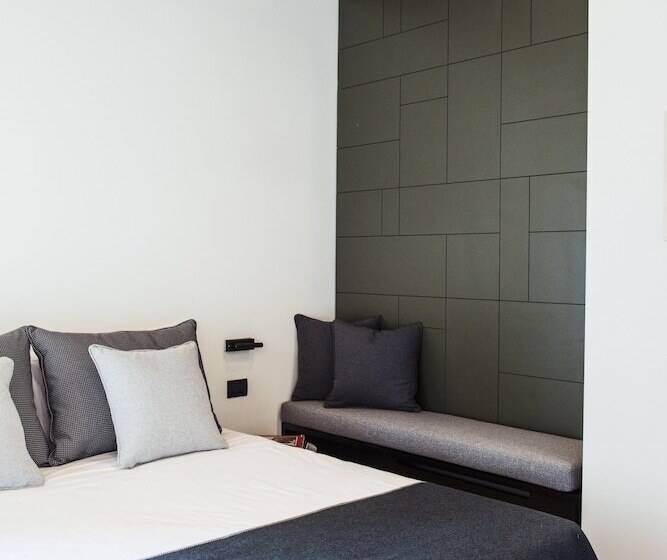 Quarto Deluxe com Balcão, Milu Florence