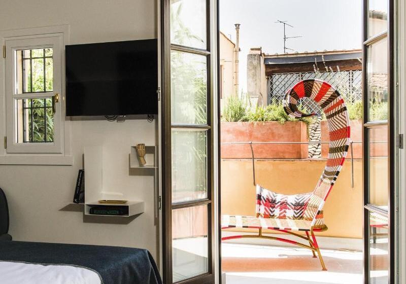 Quarto Deluxe com Balcão, Milu Florence