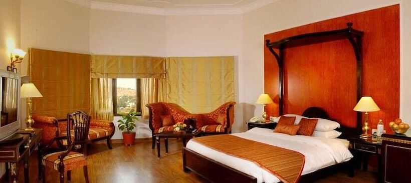 Номер Премиум, Noor Us Sabah Palace