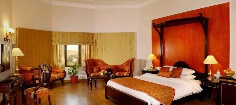 プレミアムルーム, Noor Us Sabah Palace