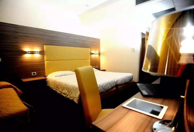 اتاق استاندارد چهار تخته, Palace Inn Rome Fiano