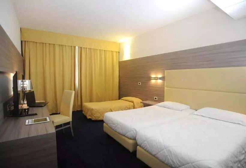 اتاق استاندارد چهار تخته, Palace Inn Rome Fiano