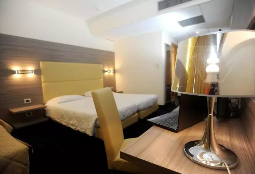 اتاق استاندارد چهار تخته, Palace Inn Rome Fiano