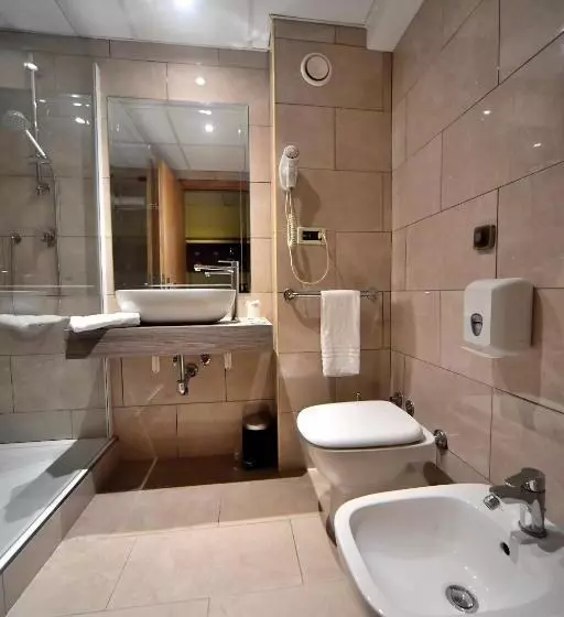 اتاق استاندارد چهار تخته, Palace Inn Rome Fiano